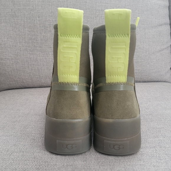 NWOB UGG Classic Tech Mini In Burnt Olive - Picture 5 of 6